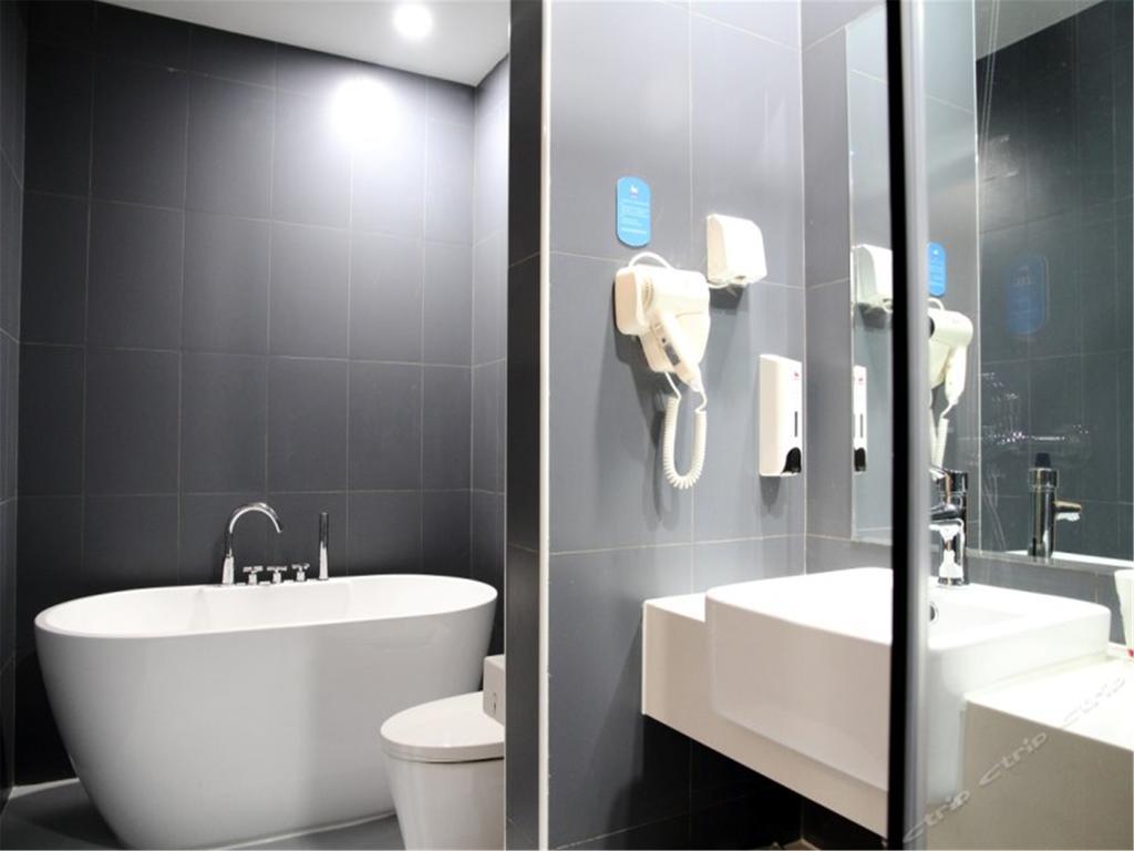 Hanting Hotel Tianjin Binjiang Road Екстер'єр фото